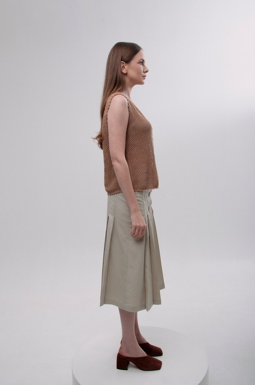 Вʼязана жилетка мокко